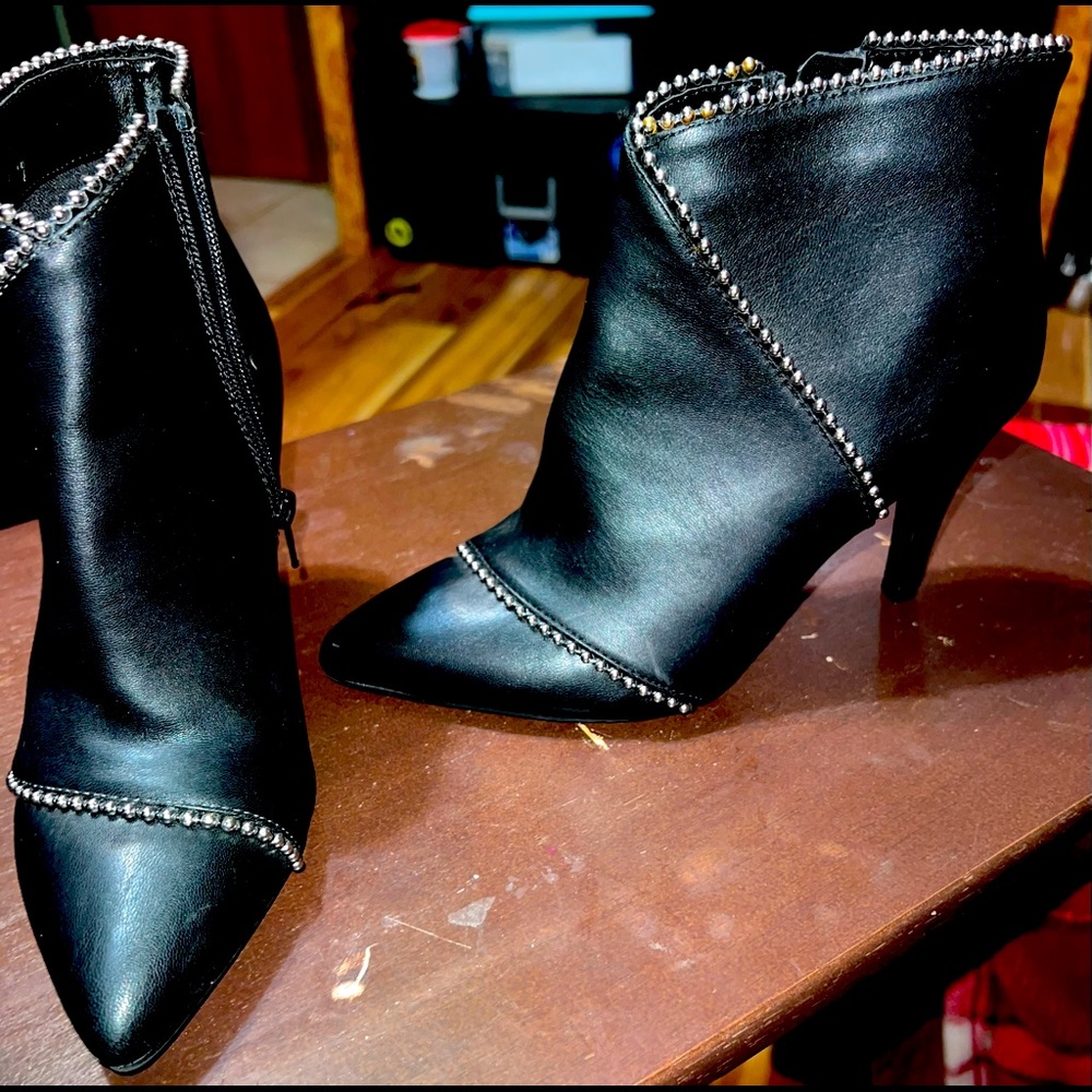 Apt. 9 heeled boots size 9